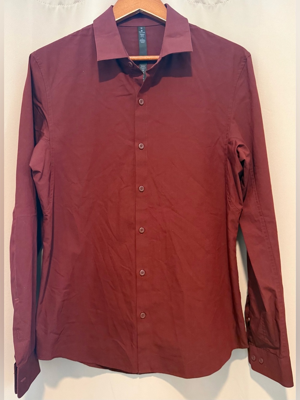 Lululemon Mens Medium Burgundy Live In Practice Stretch Button Down Shirt 21x29